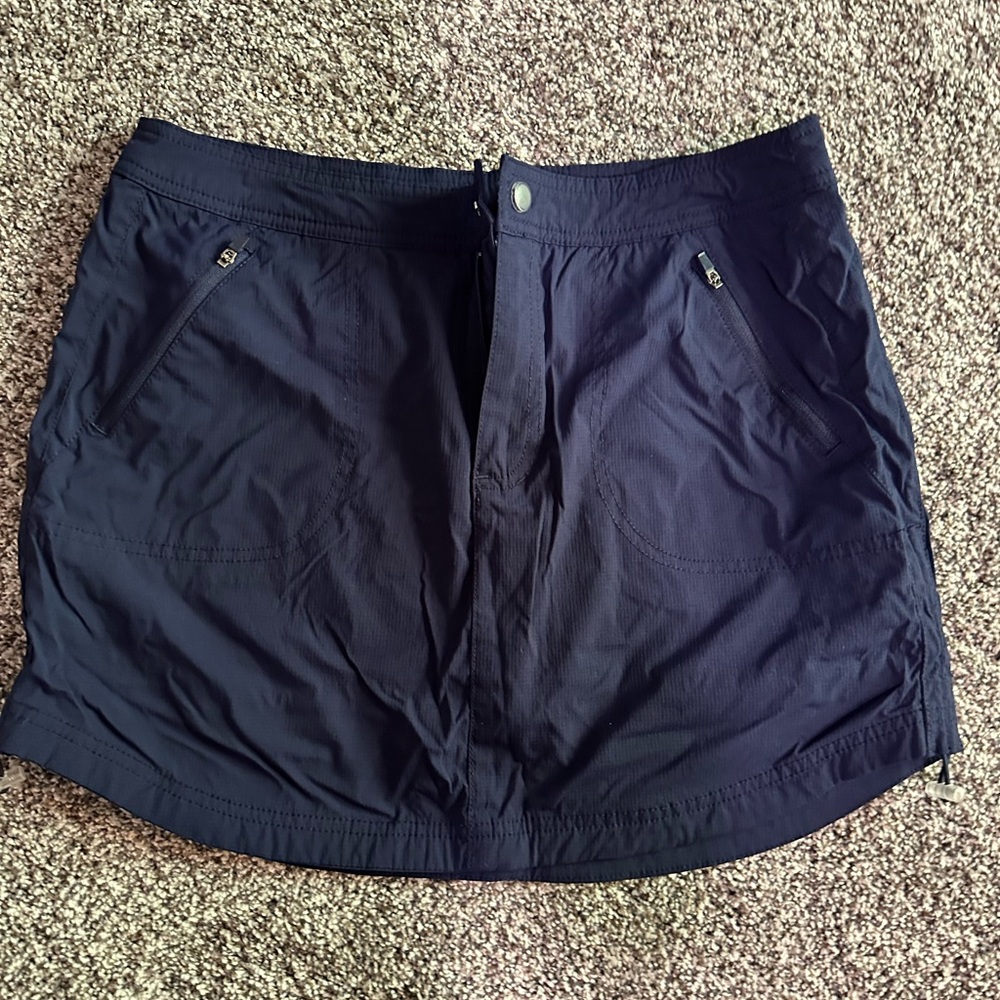 Te Verde Navy Skort